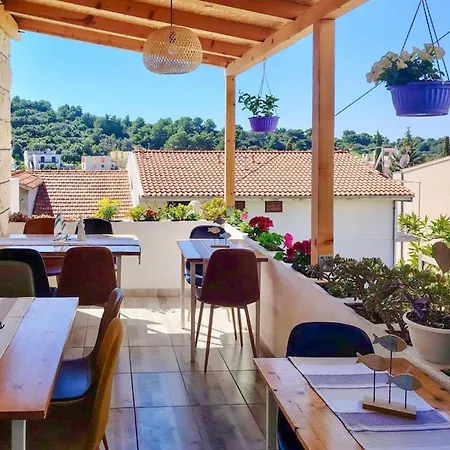 Awesome In Hvar With House Sea View Apartman *